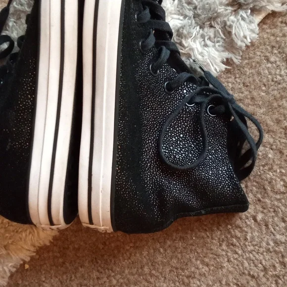 Converse Black and White High-Top Sneakers 10 Leather Upper - Picture 7 of 14